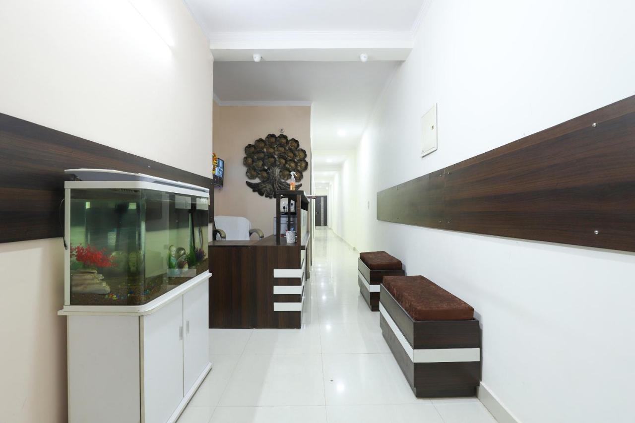 Oyo 77819 Shahdara Inn New Delhi Luaran gambar