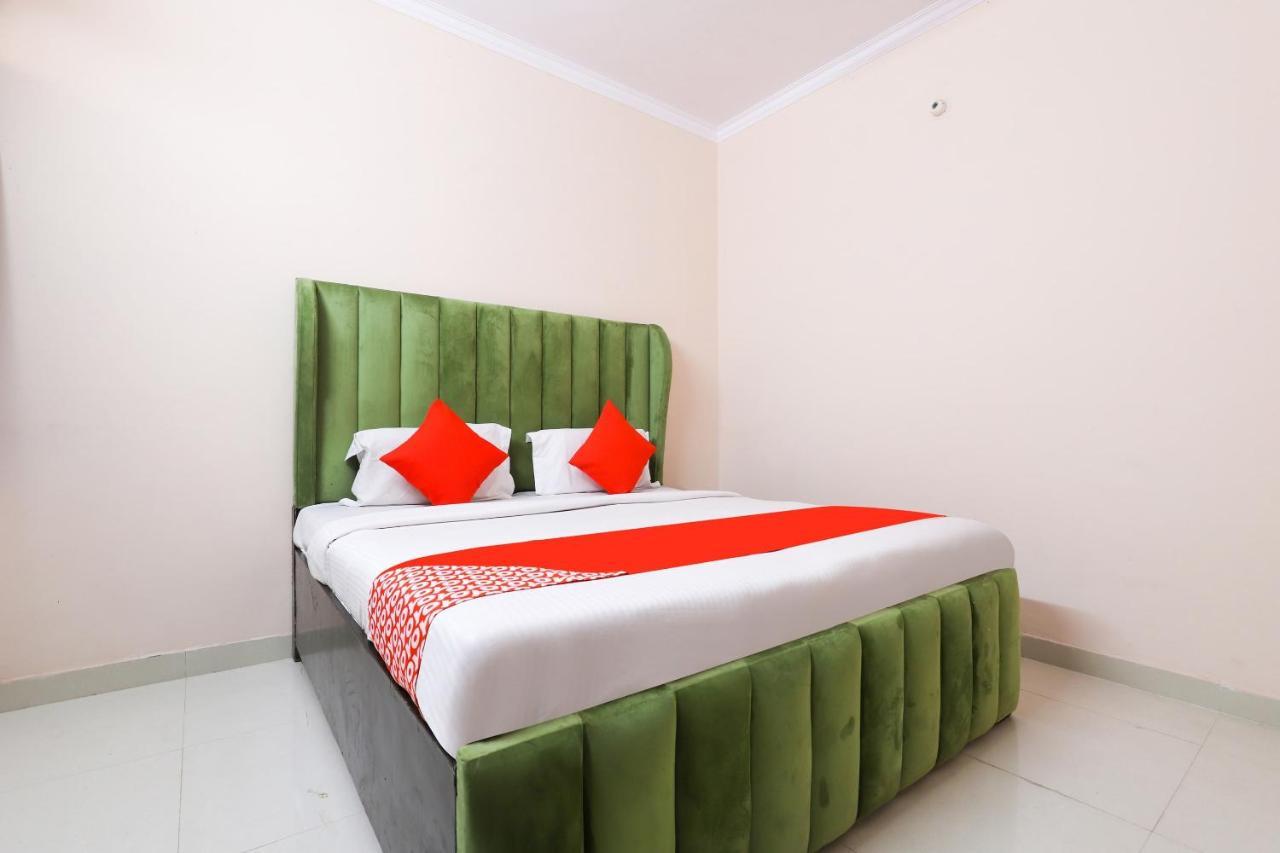 Oyo 77819 Shahdara Inn New Delhi Luaran gambar